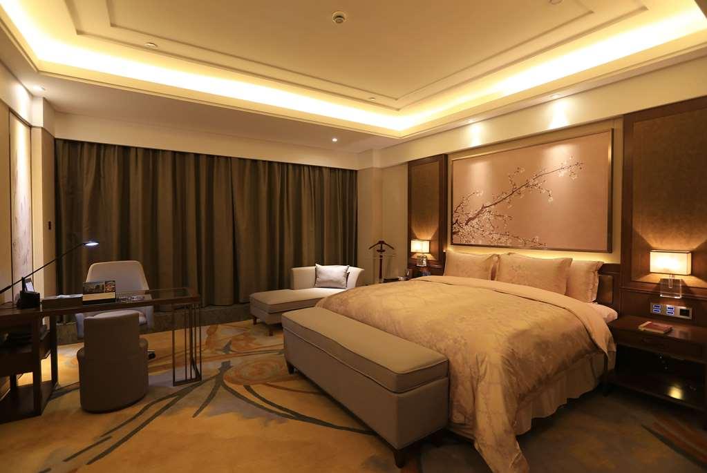 Howard Johnson Xiangyu Plaza Linyi Ліньї Номер фото