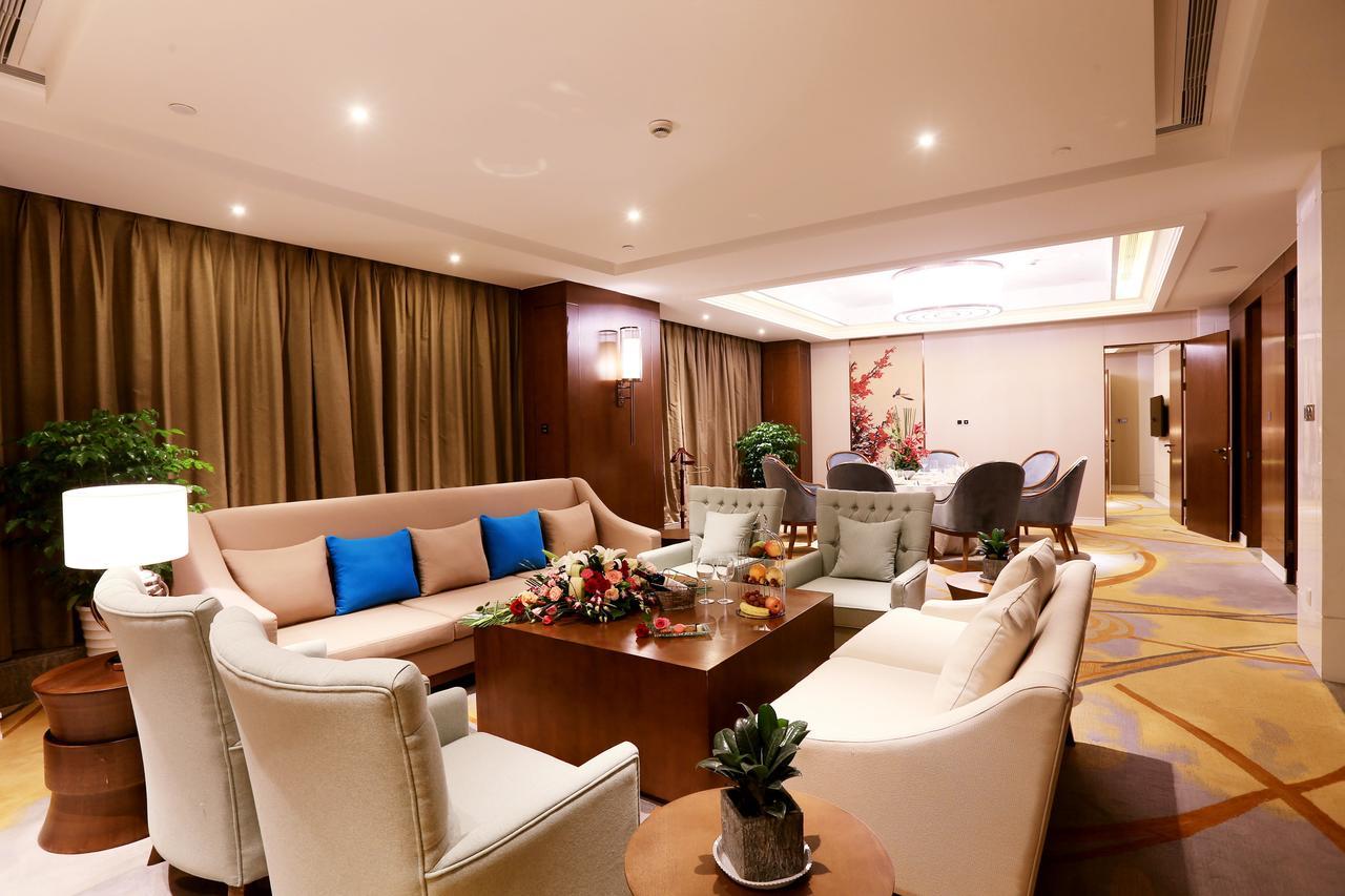Howard Johnson Xiangyu Plaza Linyi Ліньї Екстер'єр фото