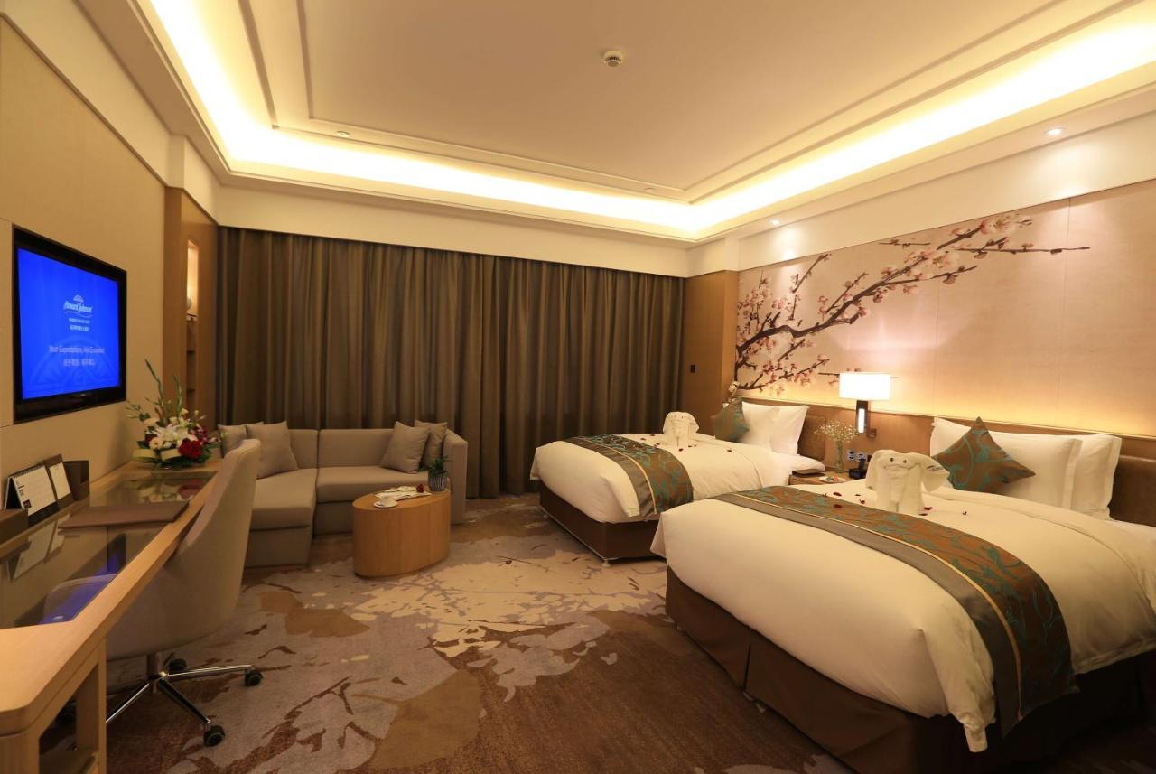 Howard Johnson Xiangyu Plaza Linyi Ліньї Екстер'єр фото