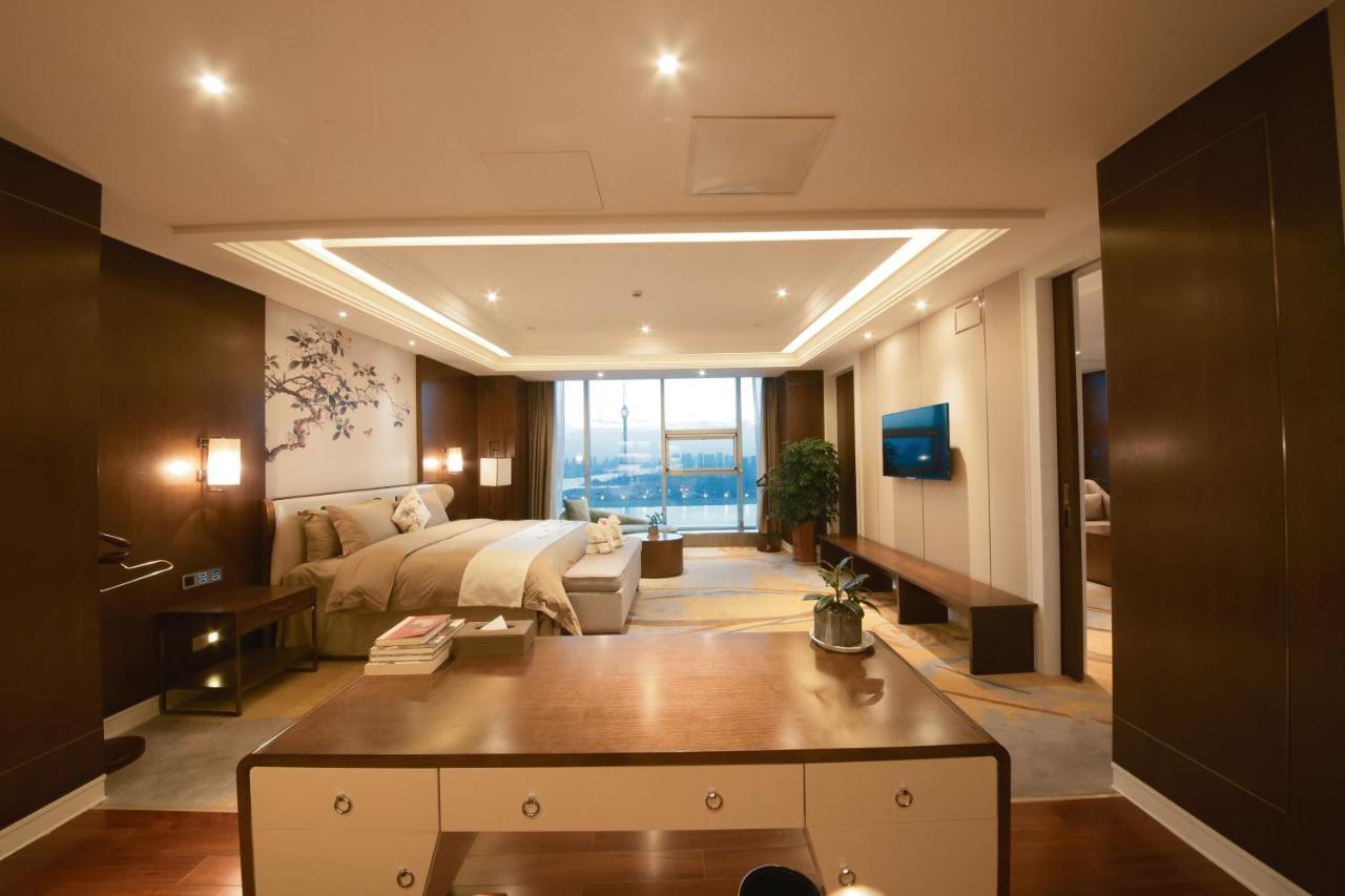 Howard Johnson Xiangyu Plaza Linyi Ліньї Екстер'єр фото