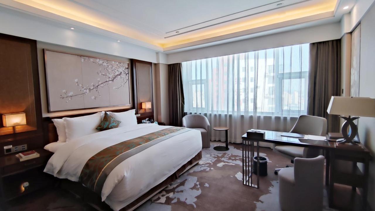 Howard Johnson Xiangyu Plaza Linyi Ліньї Екстер'єр фото